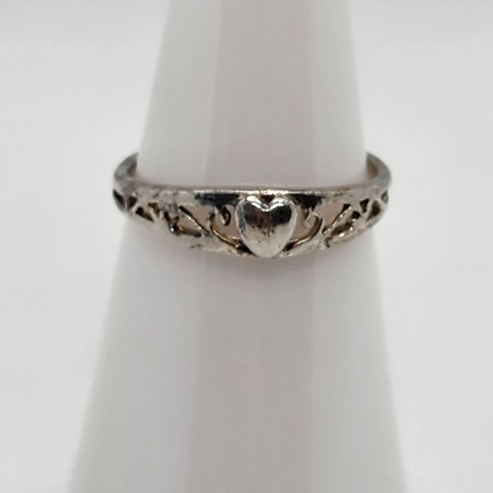 Sterling Silver Heart & Cutout Design Ring (5.5)